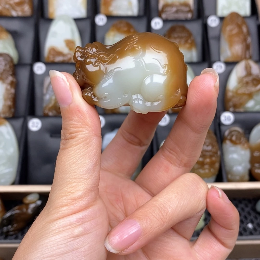 和田玉颈饰未镶嵌取****呢