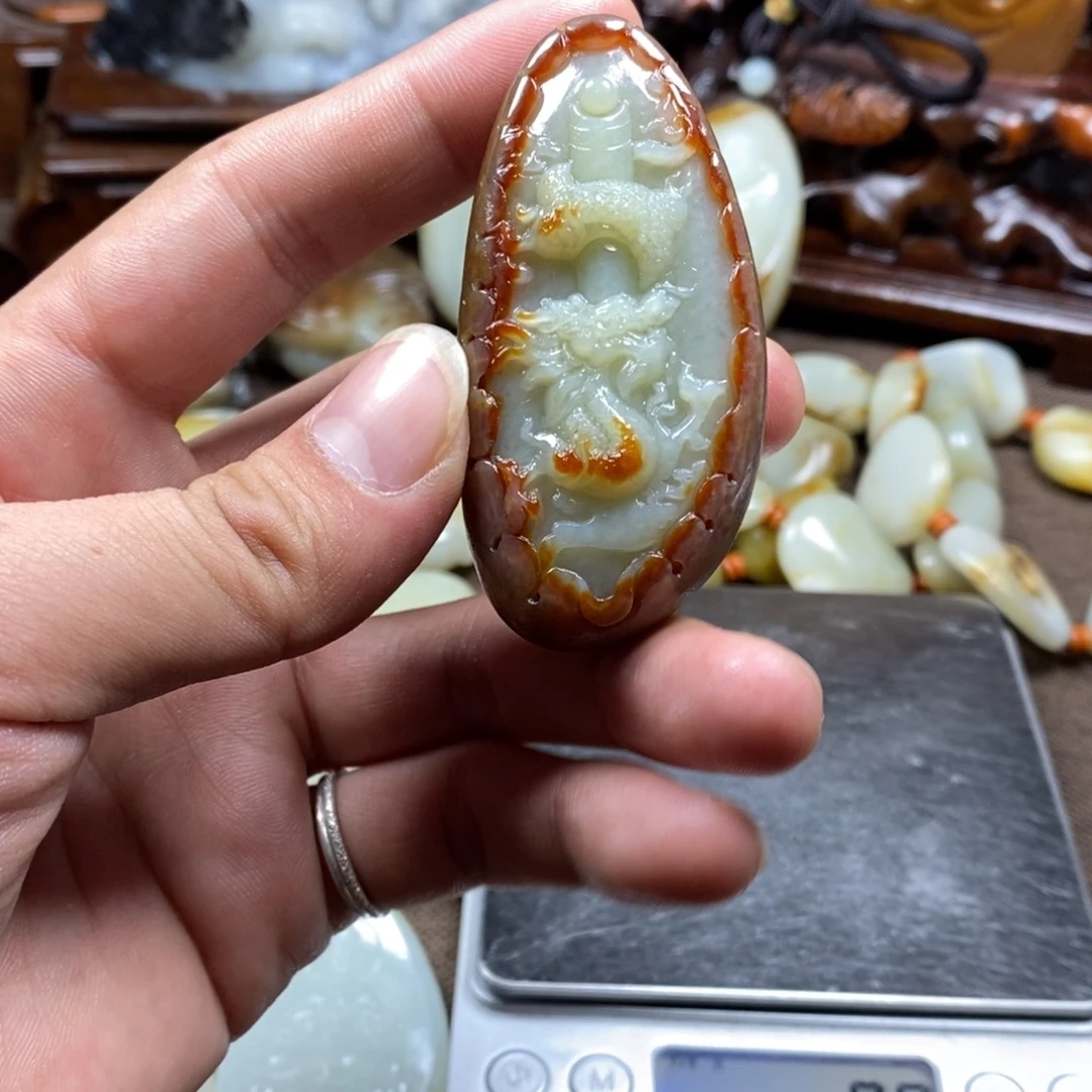 和田玉未镶嵌把件