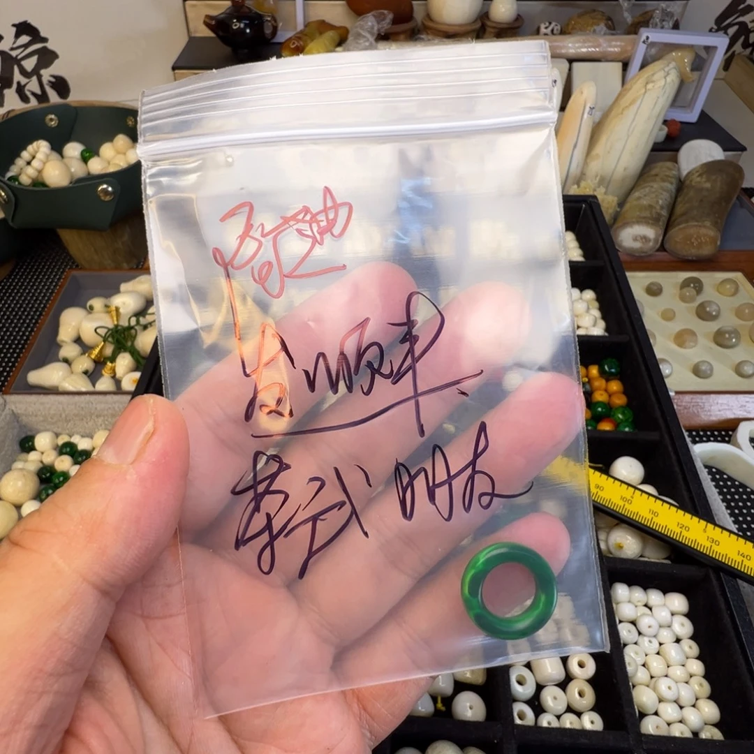 阿***迪树脂制品特价处理