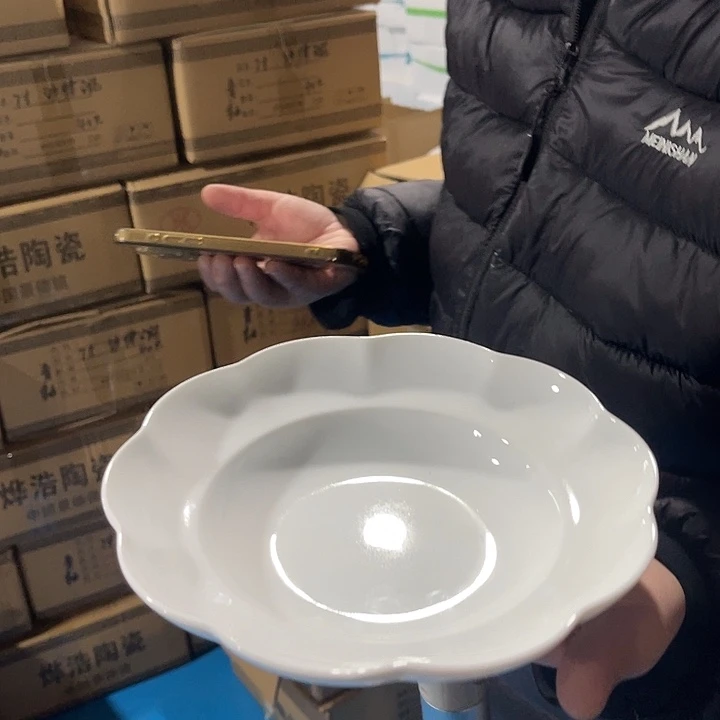 瓷片玉泥八英寸花边草帽汤盘两个，包邮