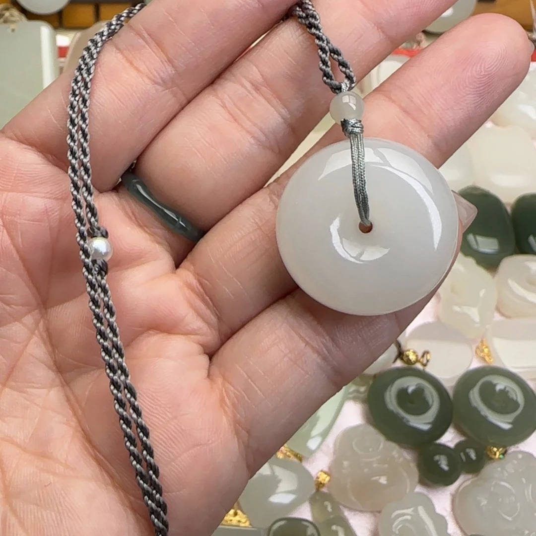 和田玉18K金镶嵌颈饰