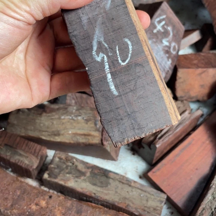 檀香紫檀（小叶紫檀）余**木