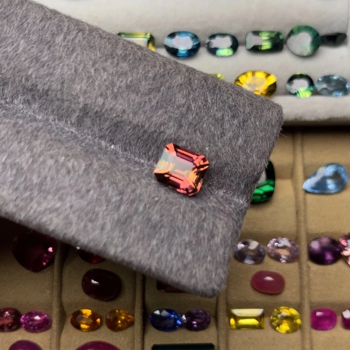 未镶嵌裸石一粒碧玺