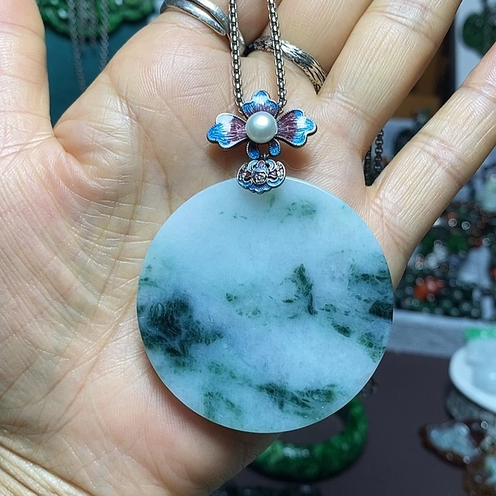 翡翠未镶嵌吊坠(赠链)