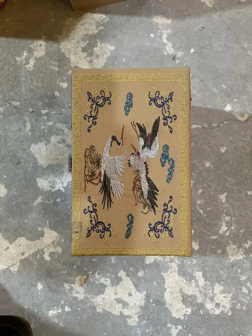精品摆件刺绣箱子闷