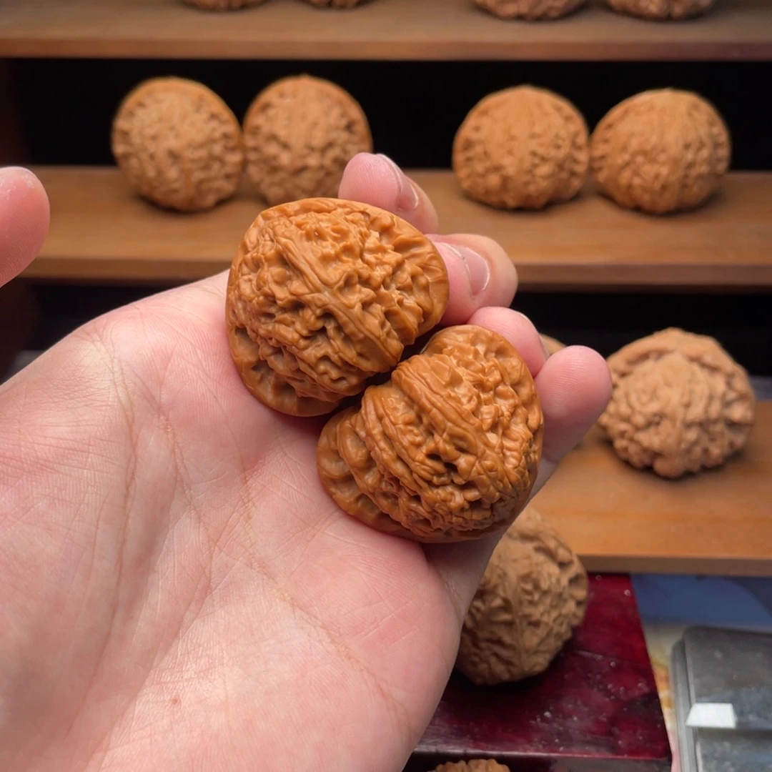 文玩核桃把件39.9毕业精配红皮三角白实木气门