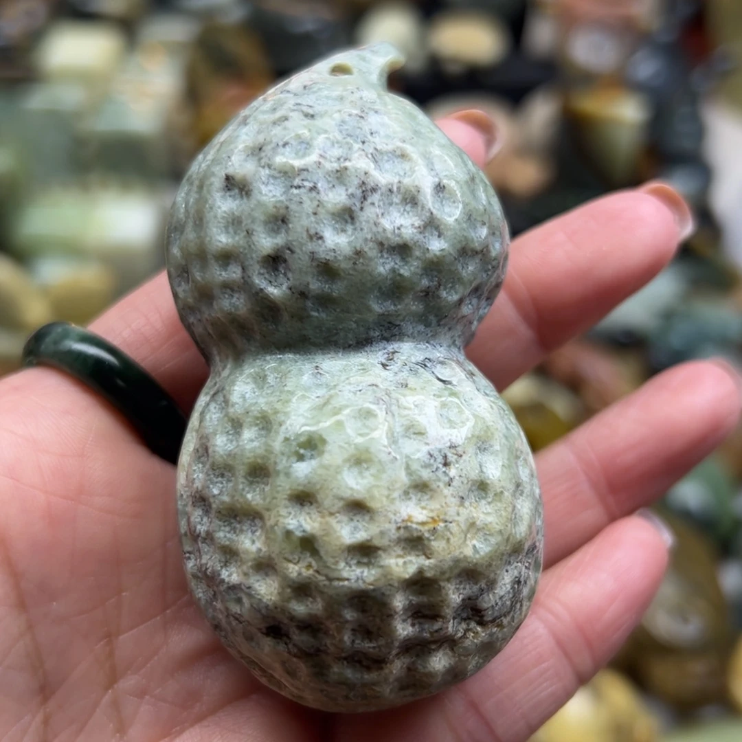 岫岩河磨玉（透闪石质玉）未镶嵌颈饰河磨玉花生