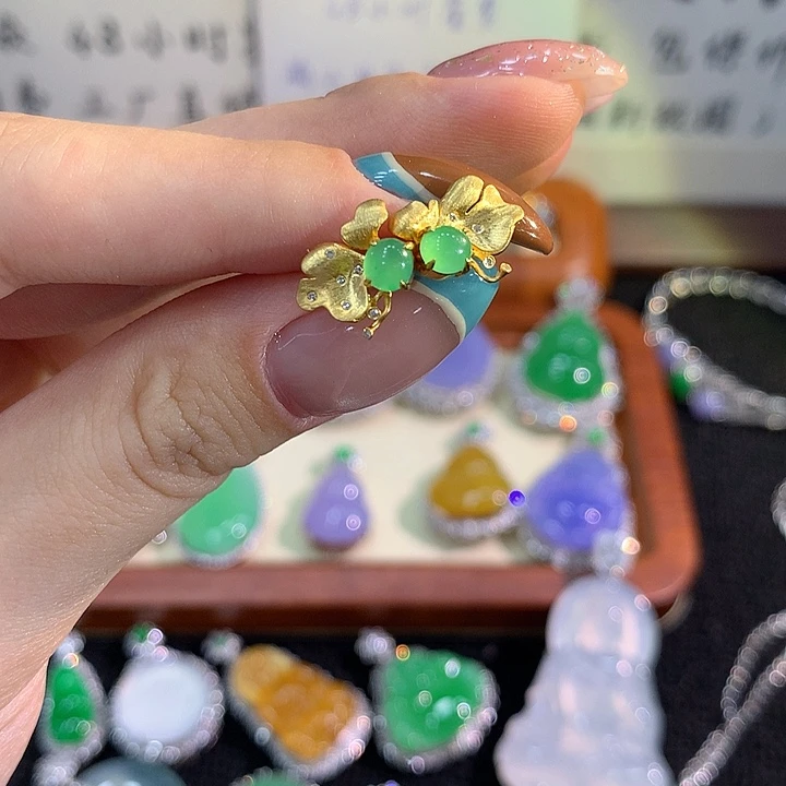 18K金镶嵌翡翠耳饰