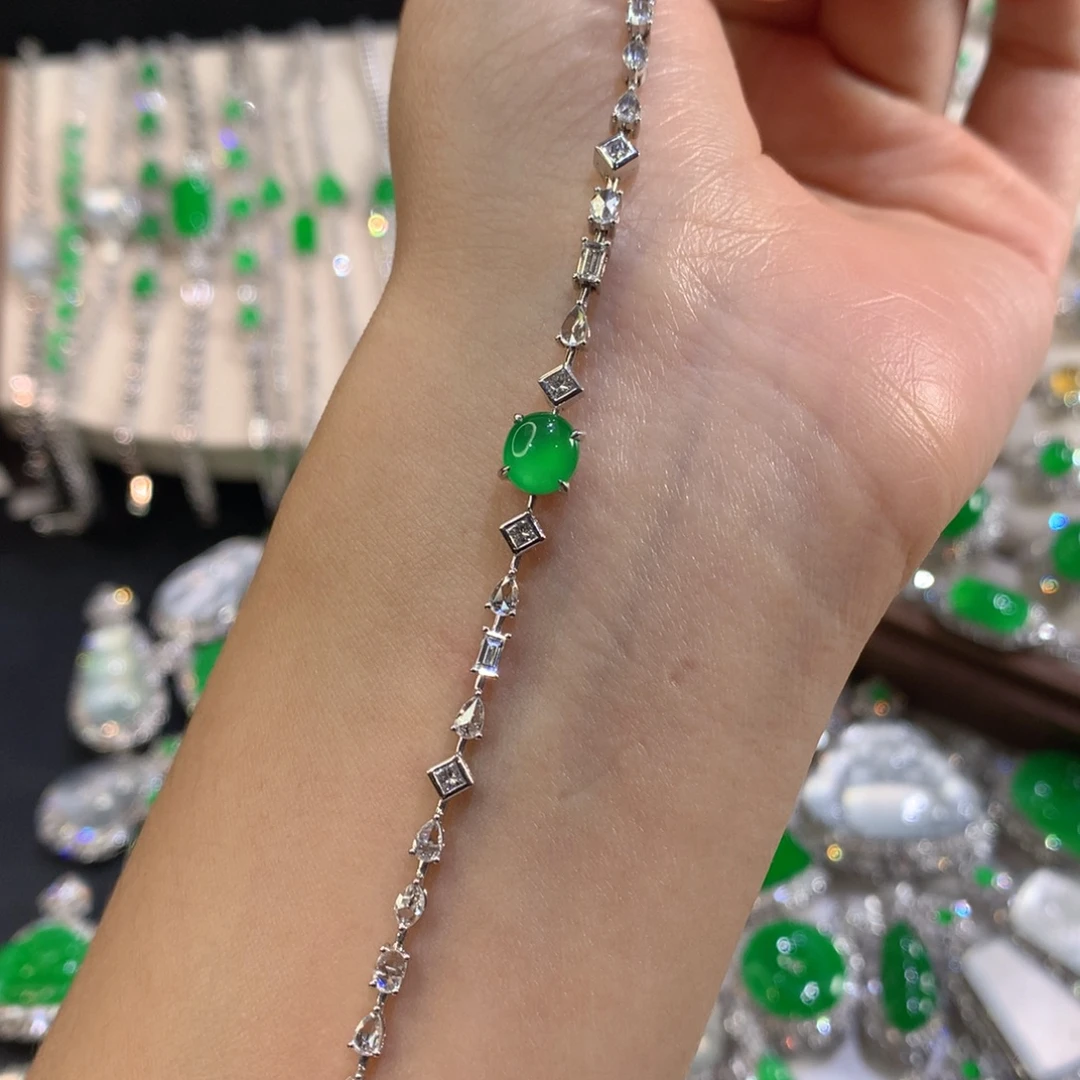 翡翠18K金镶嵌颈饰蛋面手链