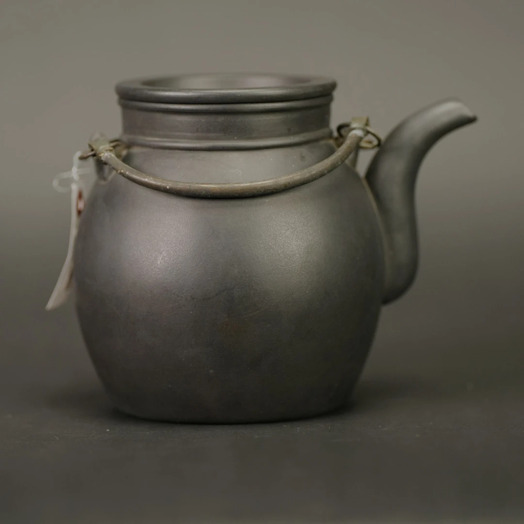 LOT 111401清晚期 豫丰款金廷作紫砂壶