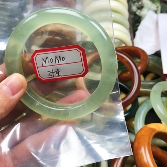 蛇纹石玉手镯未镶嵌M***?