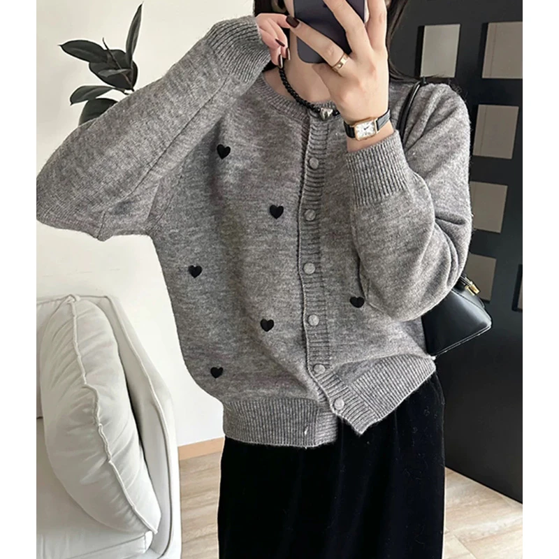 “织”为你 秋冬设计感爱心软糯绵羊毛简约百搭叠穿针织YL-6200445