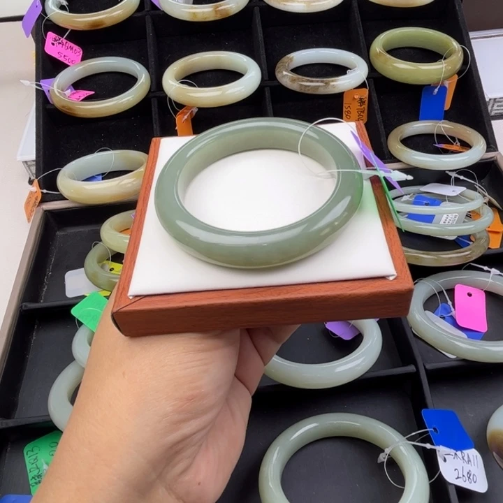 未镶嵌手镯和田玉七月