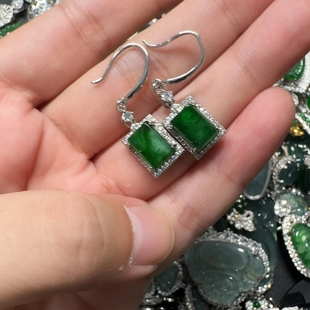 翡翠未镶嵌颈饰天然A货翡翠放漏