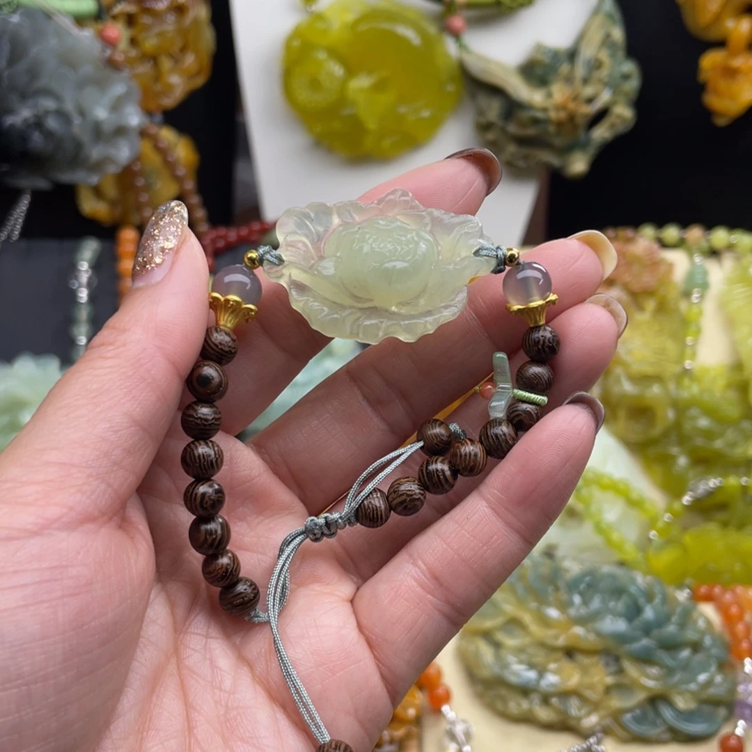 未镶嵌蛇纹石玉颈饰