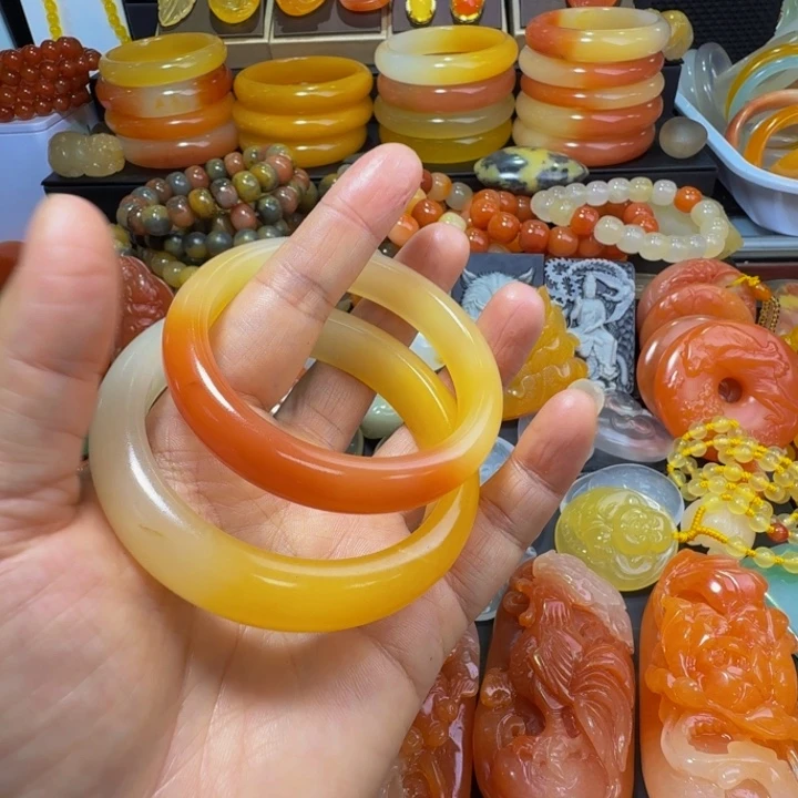 为***场石英质玉（金丝玉）未镶嵌颈饰