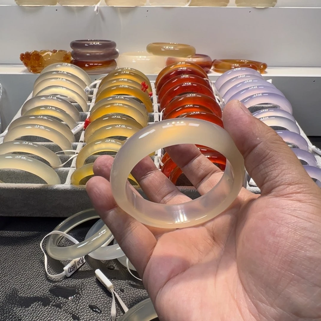 咸***中玛瑙/玉髓未镶嵌手镯