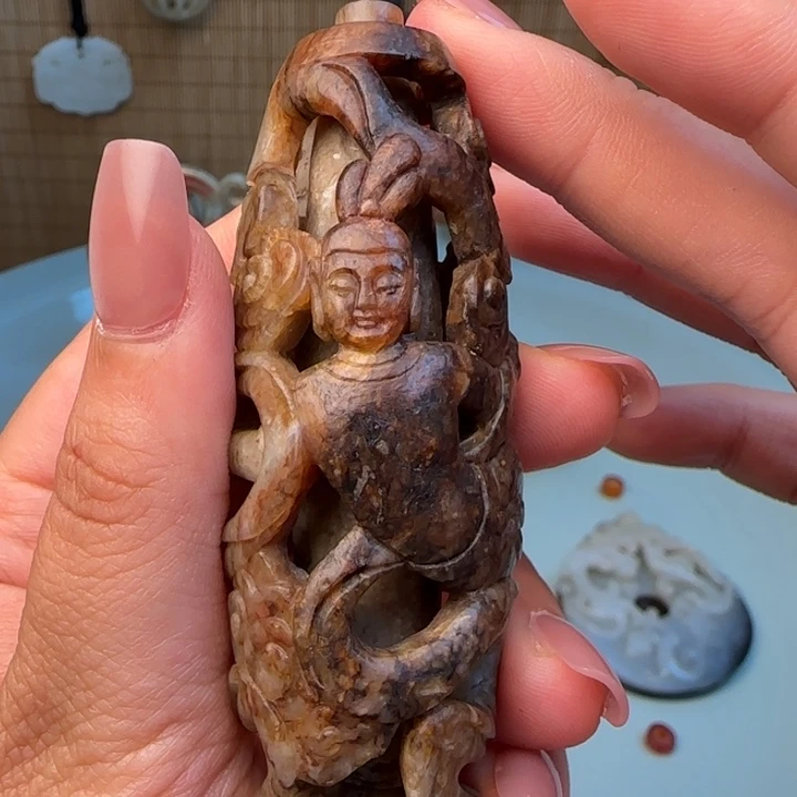 小***草和田玉未镶嵌颈饰