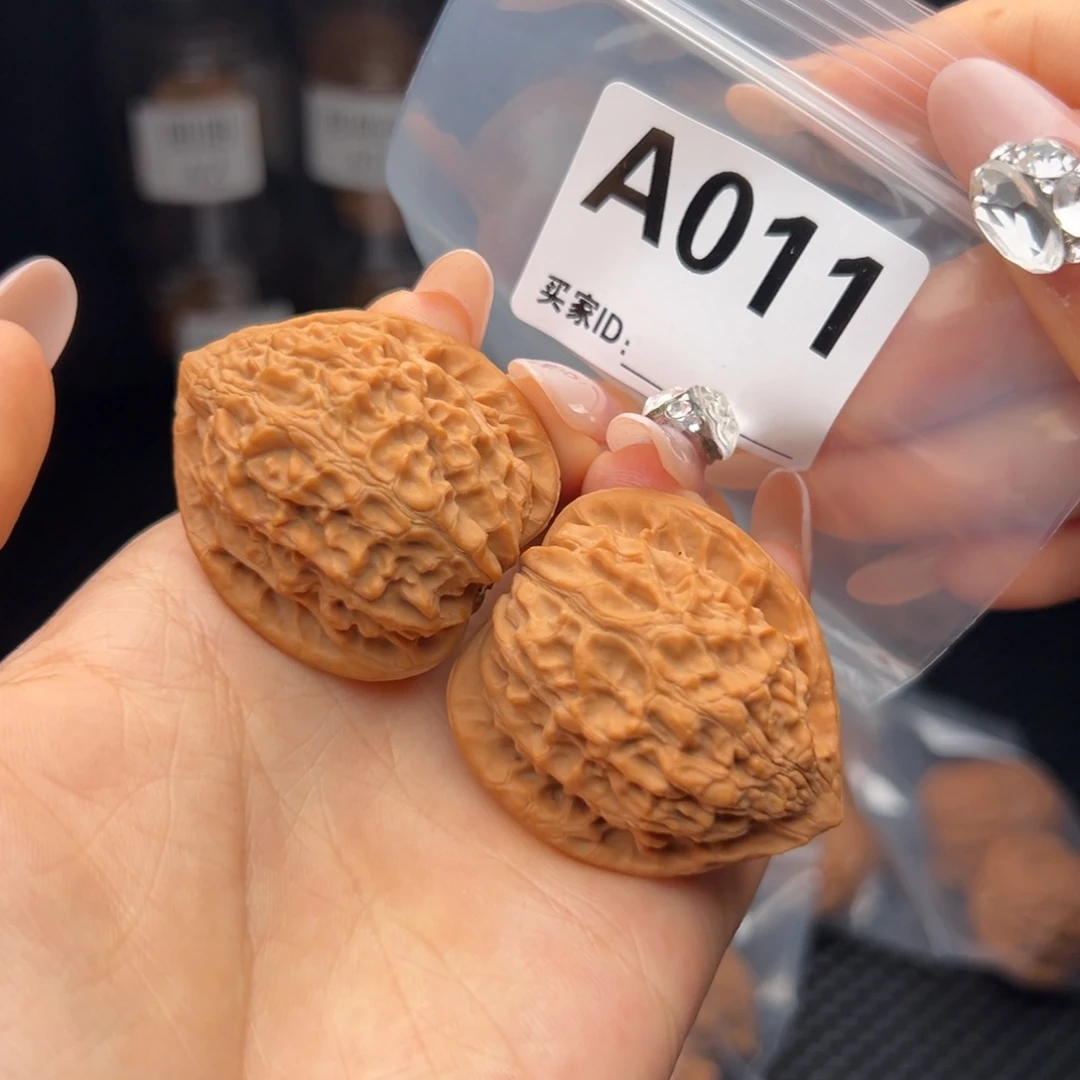 文玩核桃吊坠金牛38全品