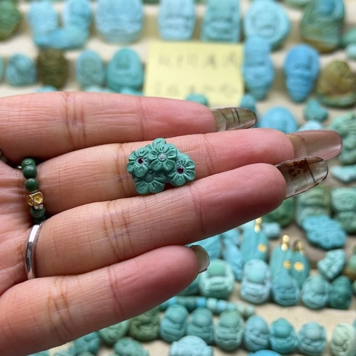 绿松石未镶嵌颈饰