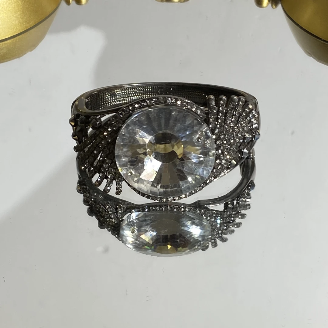 铜合金合成锆石手镯 TTSD 白色大裸面轻奢设计款手镯 1380