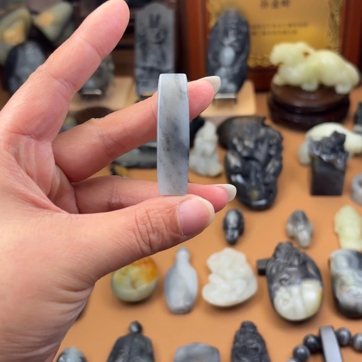 有***哥和田玉未镶嵌颈饰