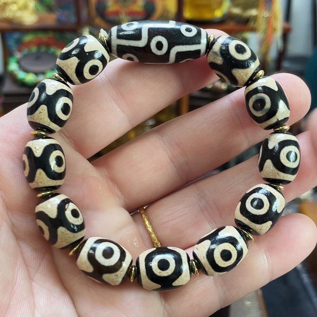 未镶嵌多样性发一件玛瑙/玉髓