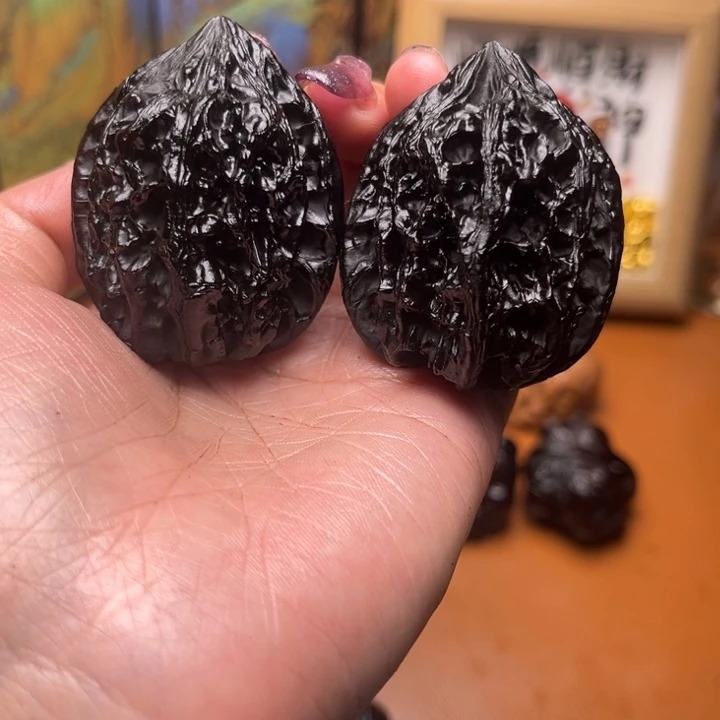 核桃地闷文玩手手把件大沽石 096