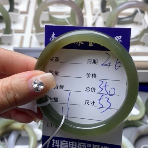 和田玉手镯未镶嵌弹**云