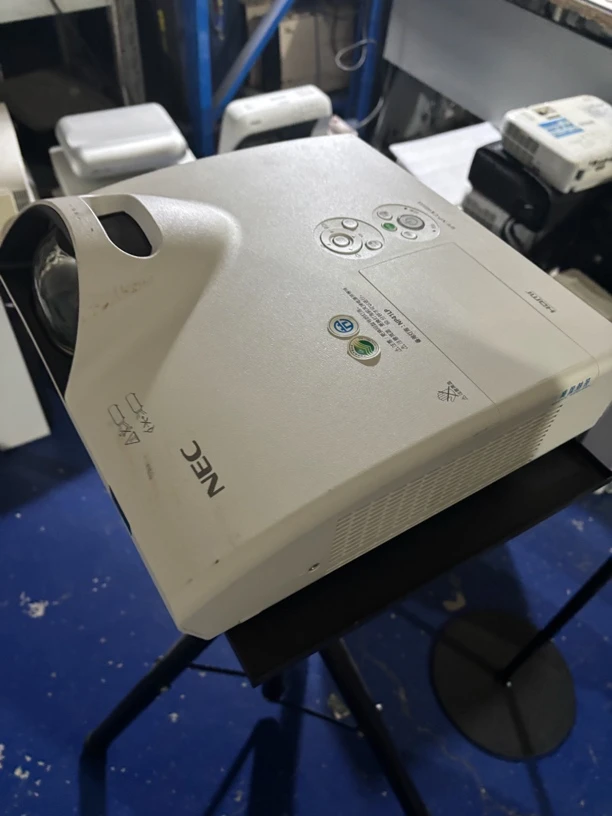 9新  二手 nec 短焦投影仪 运费自理