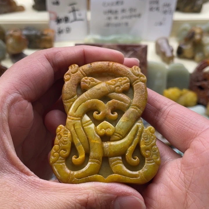 蛇纹石玉颈饰未镶嵌70