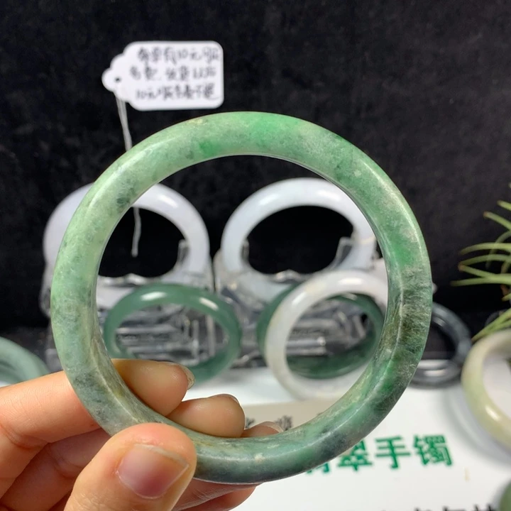 翡翠未镶嵌手镯7号。 59:6圈