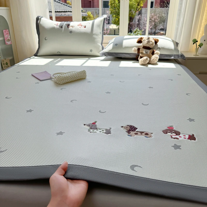 新款A类母婴级卡通绣花款凉豆豆绣花床席可折叠水洗机洗空调软席
