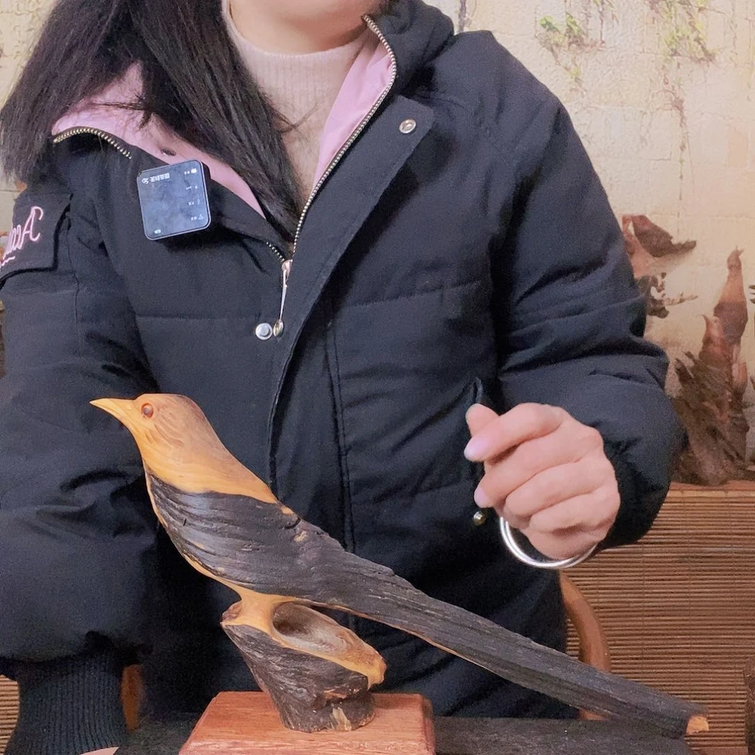 松木恒**窗琥珀木随行巧雕