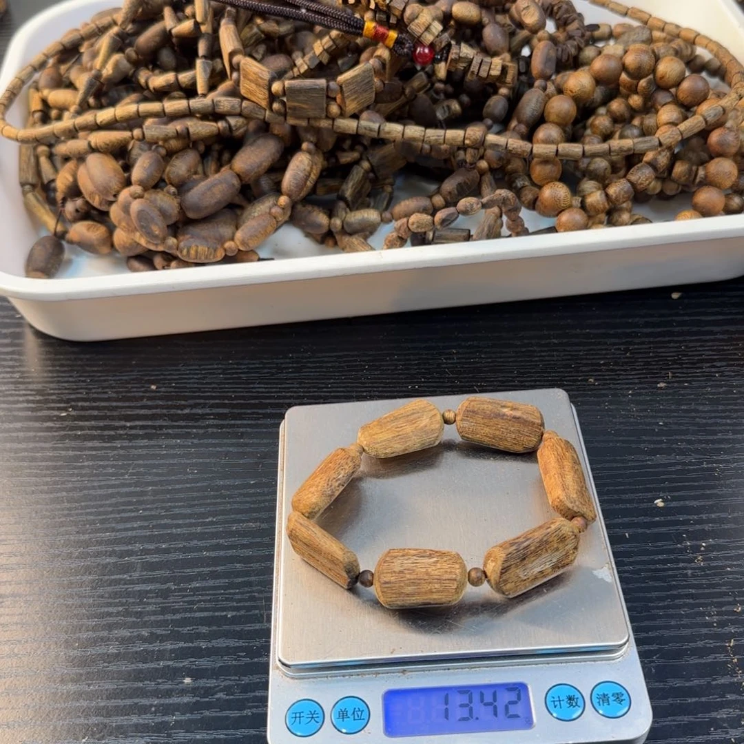 线香奇楠虫漏13.4克黄棋手串