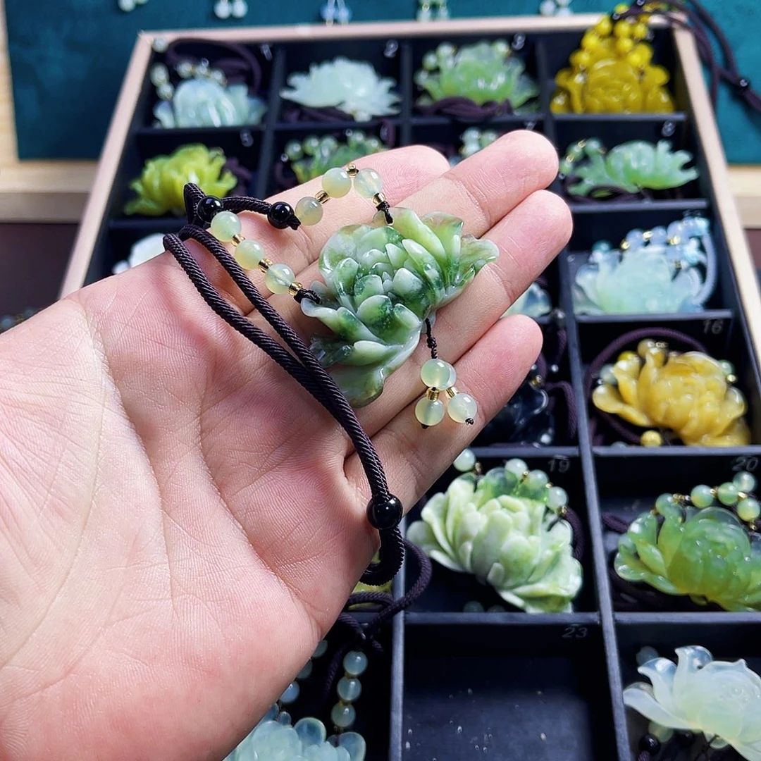 嗯***呵未镶嵌蛇纹石玉颈饰