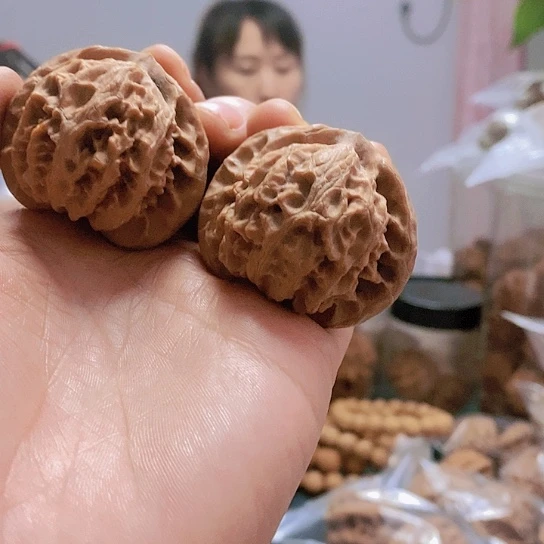 【闪购商品】把件文玩核桃43红皮宫灯