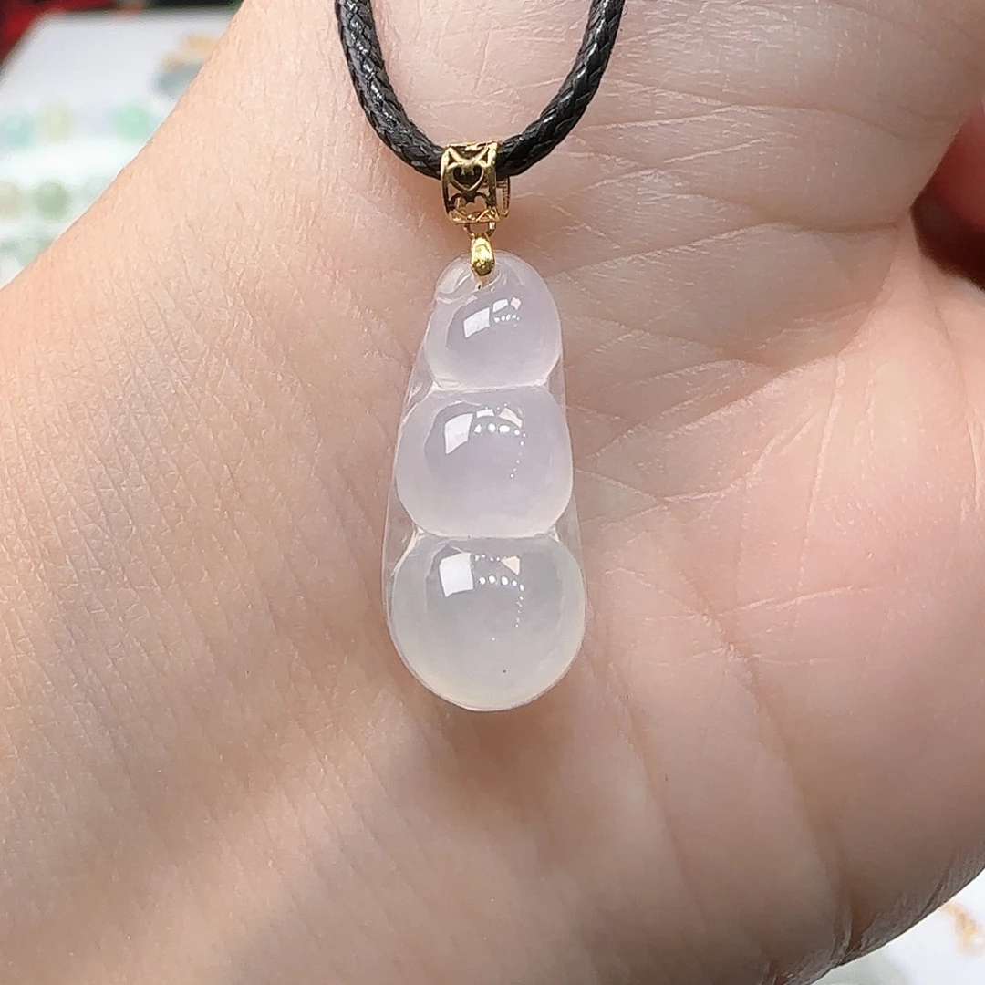 翡翠未镶嵌颈饰豆子