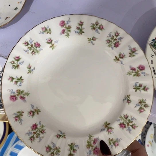 六**4瓷器和陶瓷工艺制品生产基地