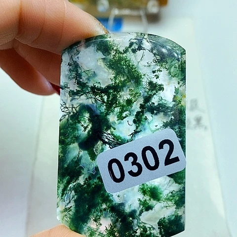 未镶嵌颈饰玛瑙/玉髓月*