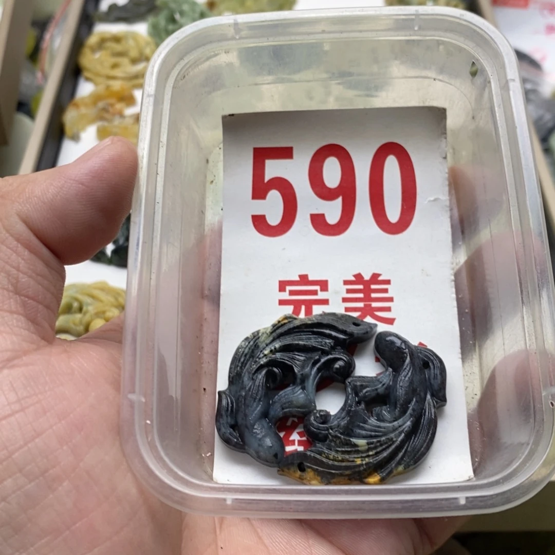 蛇纹石玉未镶嵌挂坠