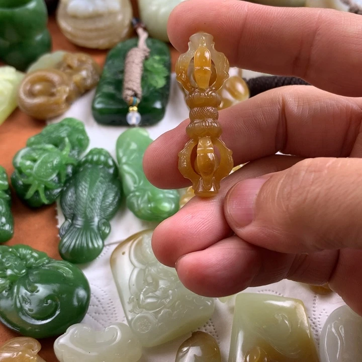 未镶嵌和田玉挂件张*