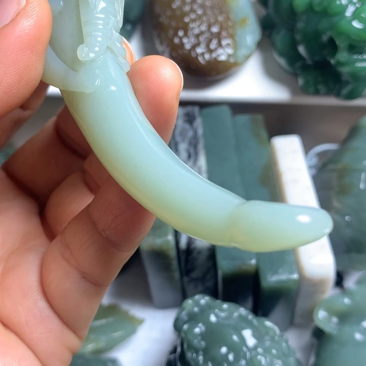西***哥和田玉未镶嵌颈饰