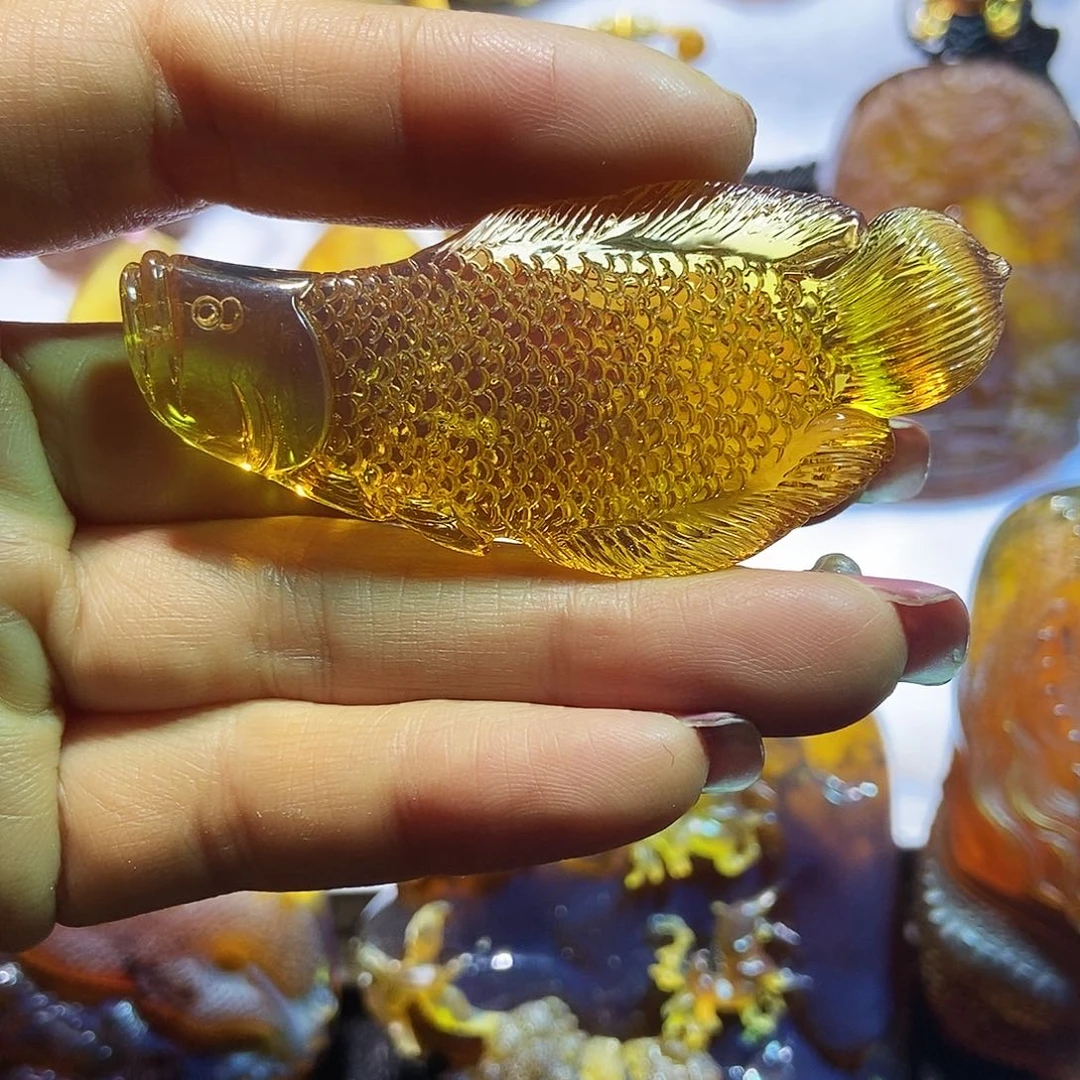 琥珀颈饰未镶嵌金龙鱼