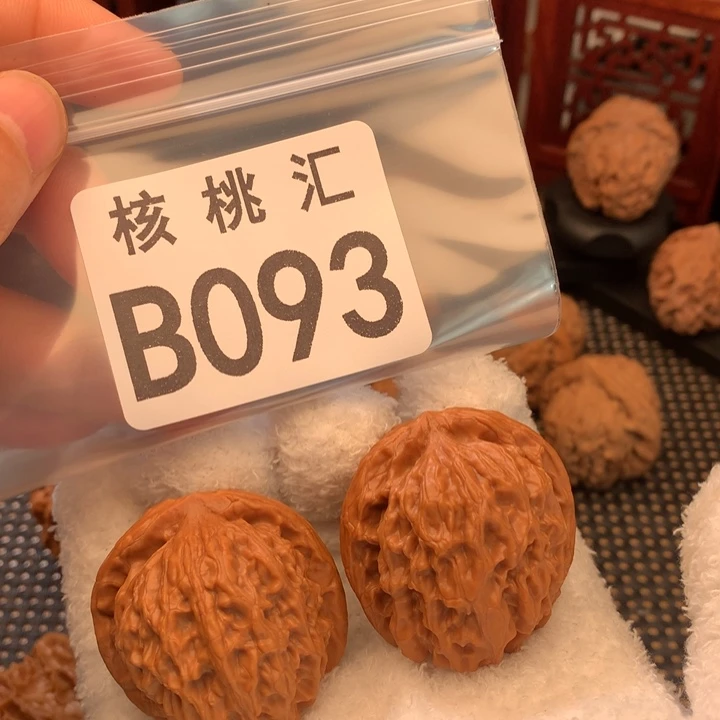 文玩核桃吊坠金麒麟38