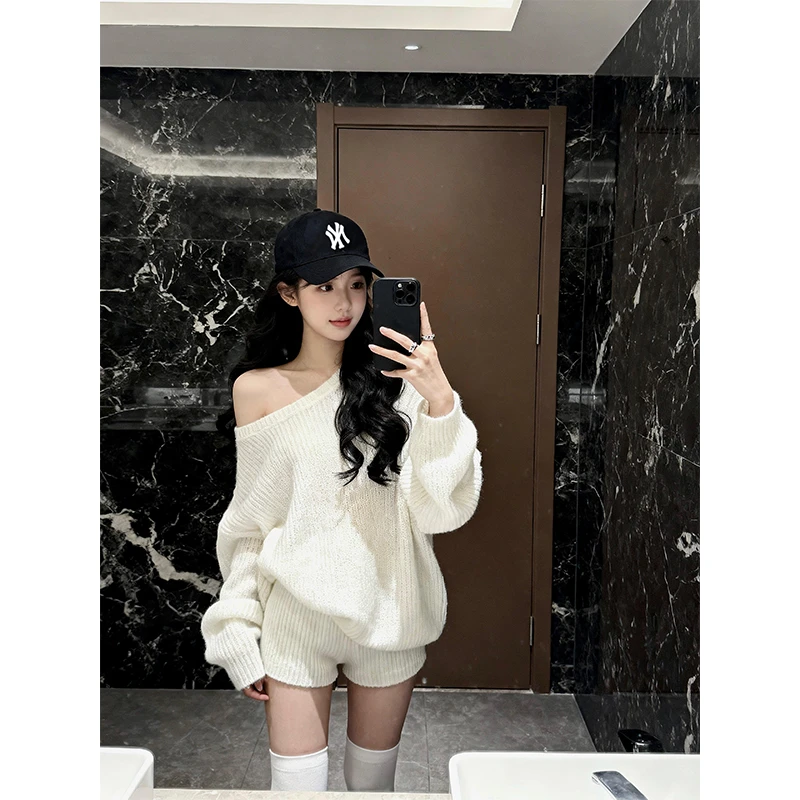 2025新款女士秋冬季慵懒风斜肩宽松百搭长袖针织上衣高腰显瘦短裤