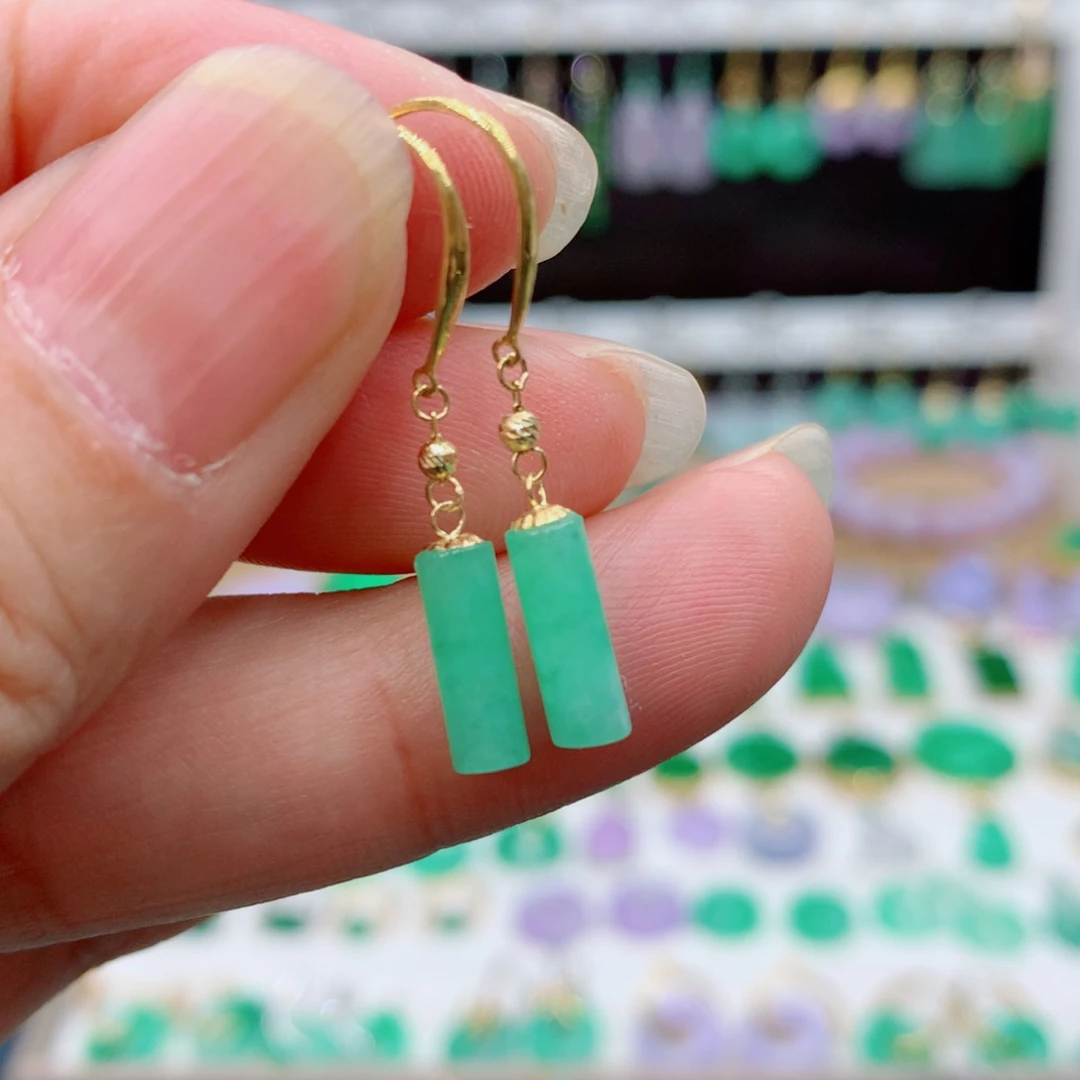 翡翠18K金镶嵌耳饰的