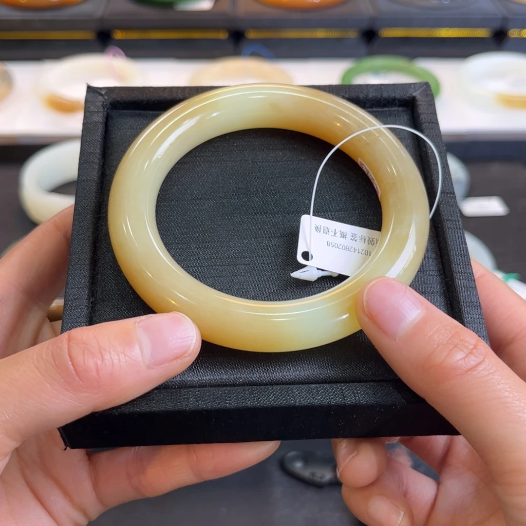 和田玉未镶嵌手镯57 58