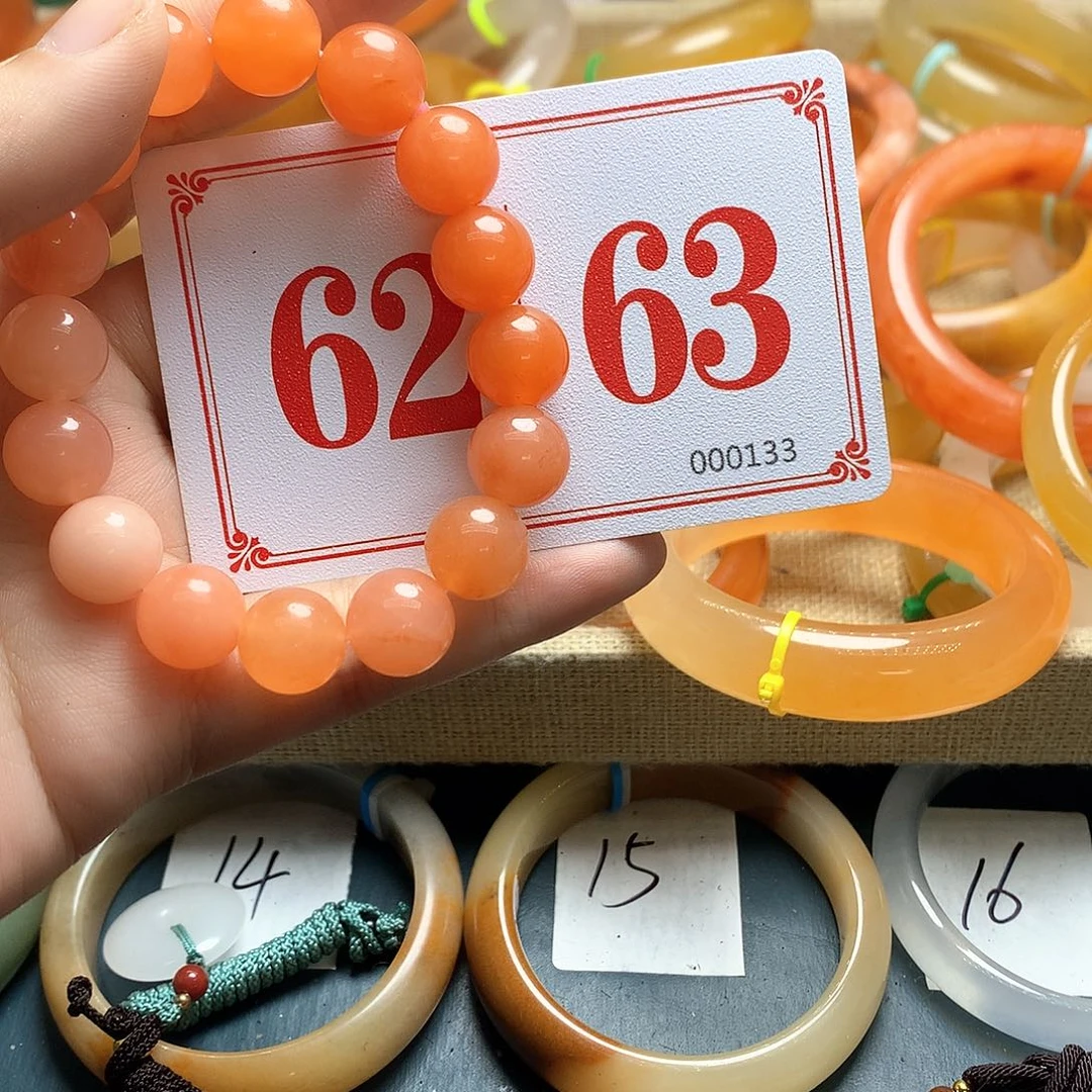 未镶嵌石英质玉（黄龙玉）手镯