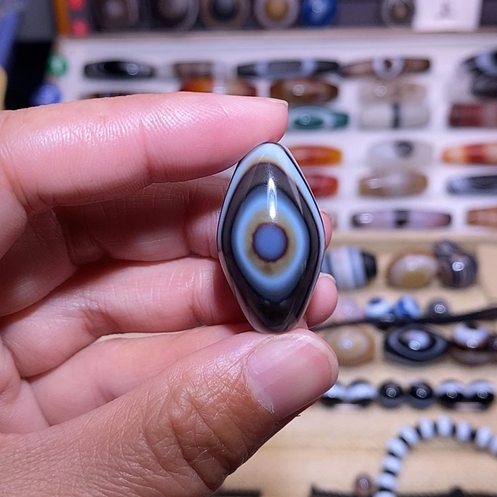 玛瑙/玉髓挂件未镶嵌以**后